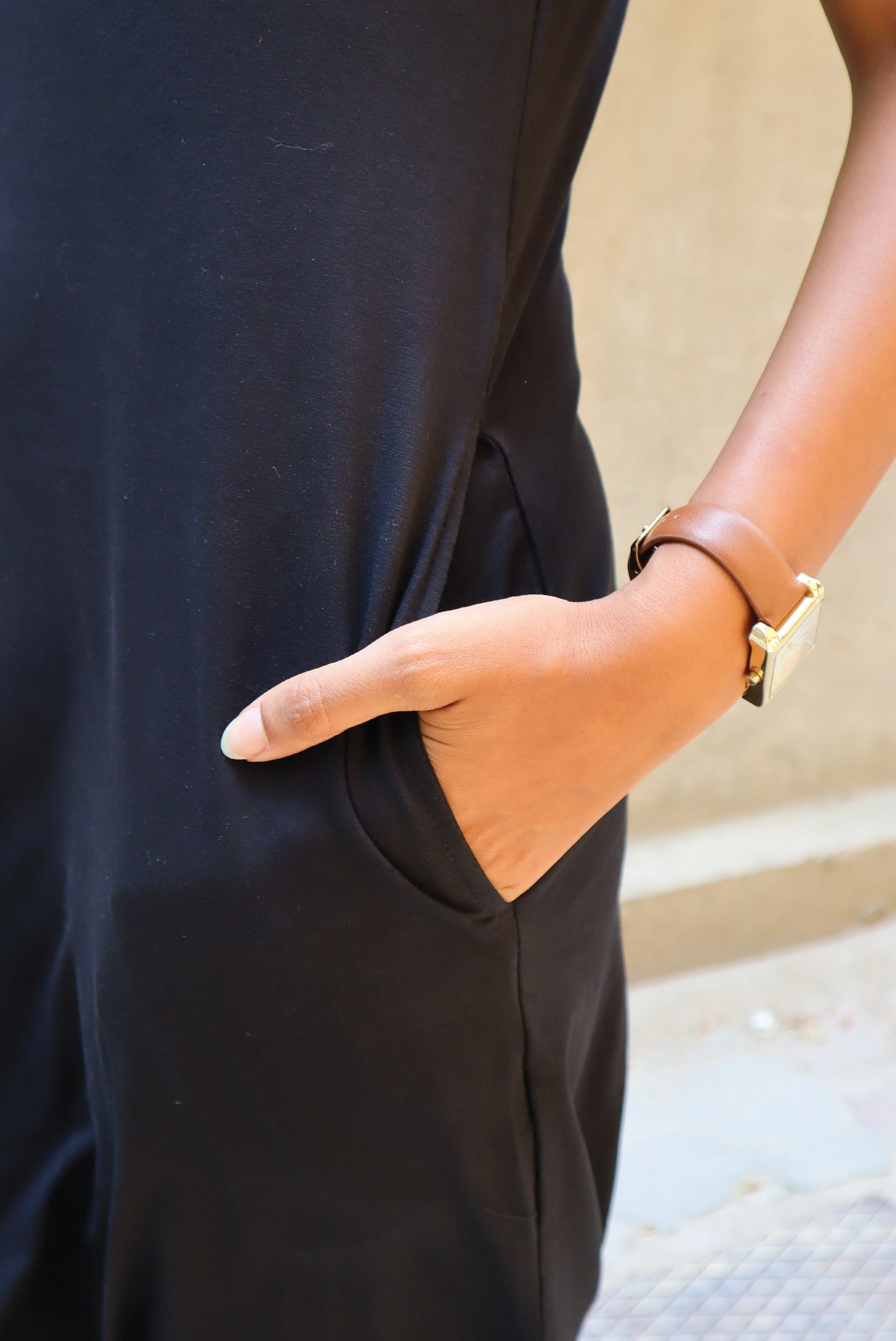 Vestido Cairo Negro: Elegancia Intemporal para Noches Mágicas, Un Must-Have de Tu Armario.