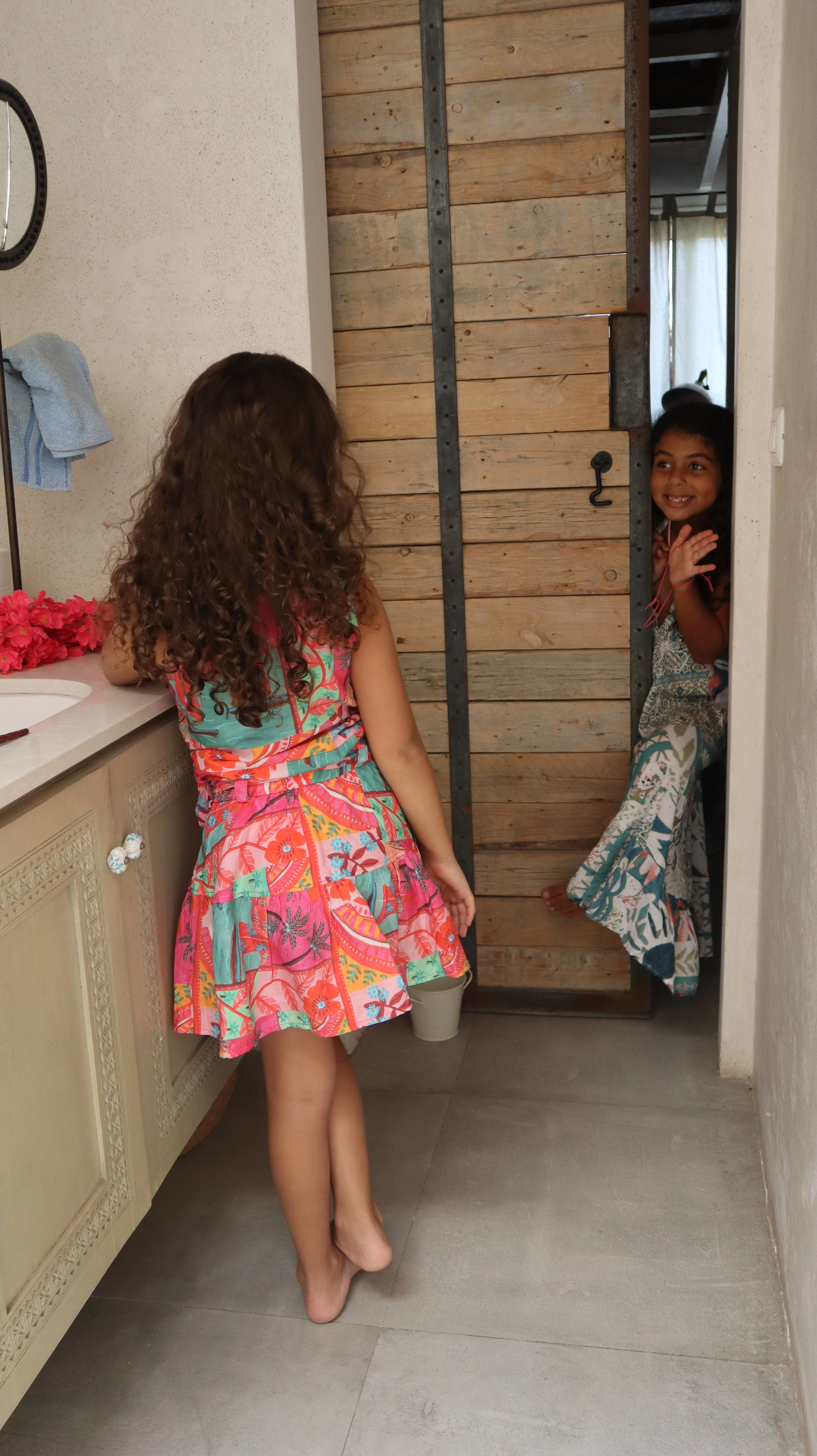 Falda de nudo Little Swirlin: ¡Roeqiya baila al ritmo de tu estilo, elegante y única!